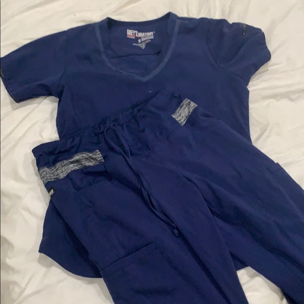 Scrub set